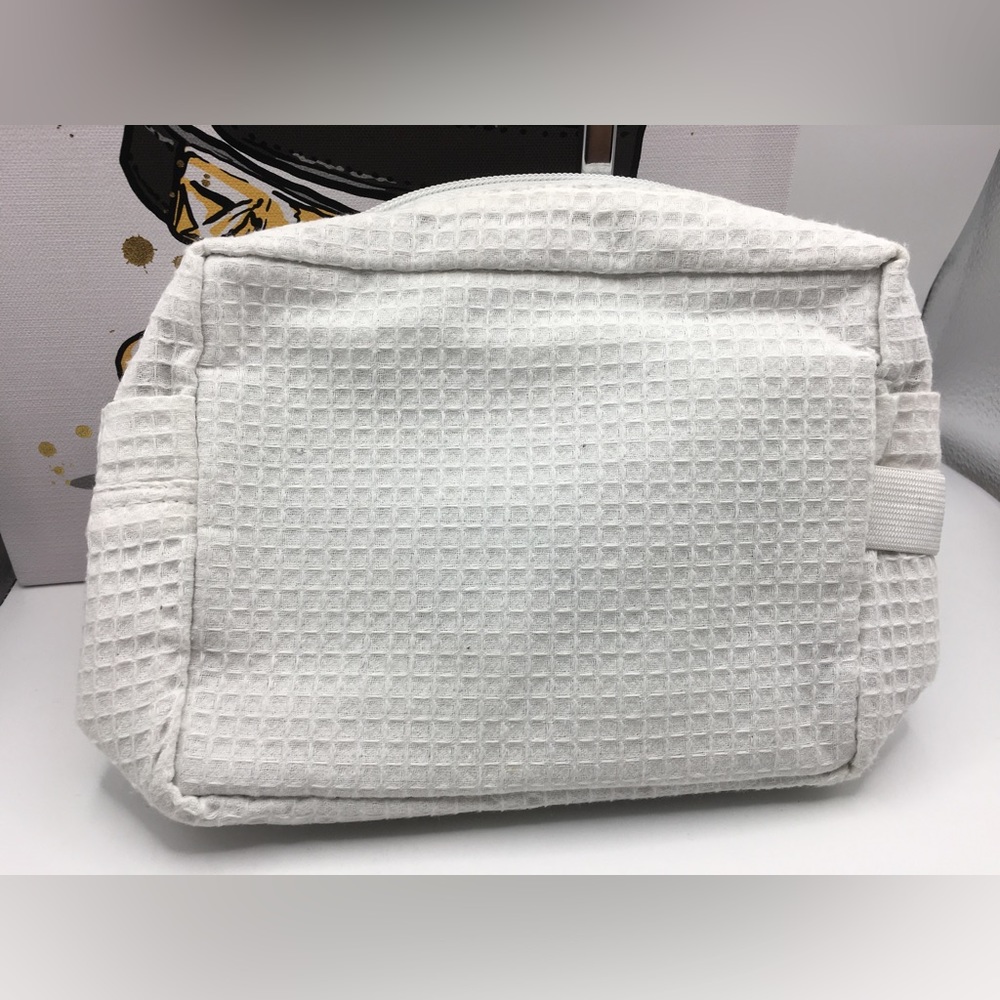 Mrs. Pouch - Picture 2 of 12